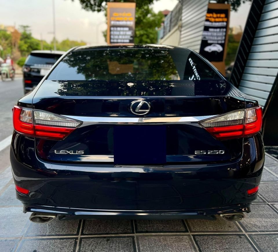 Lexus ES 250 2016 - Màu đen, xe nhập