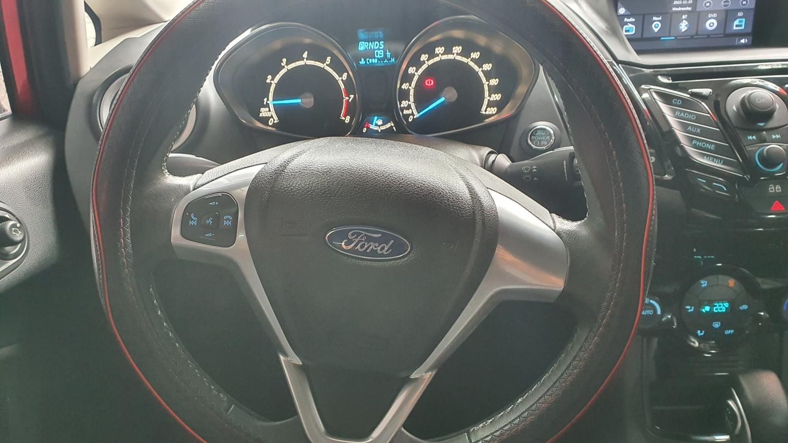 Ford Fiesta 2016 - Full option - Quá mới so với những xe cùng đời