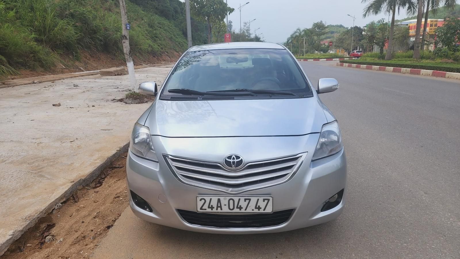 Toyota Vios 2009 - Màu bạc xe gia đình