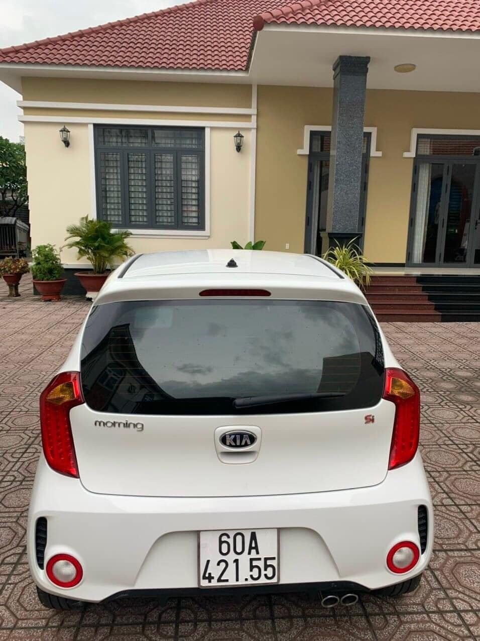 Kia Morning 2017 - Màu trắng số sàn, 240tr