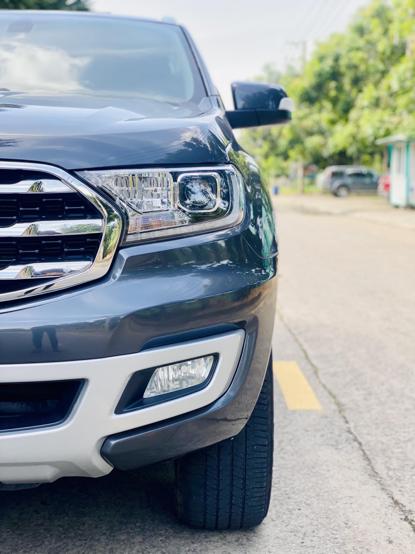 Ford Everest 2020 - Odo 30.000km, màu xám xanh