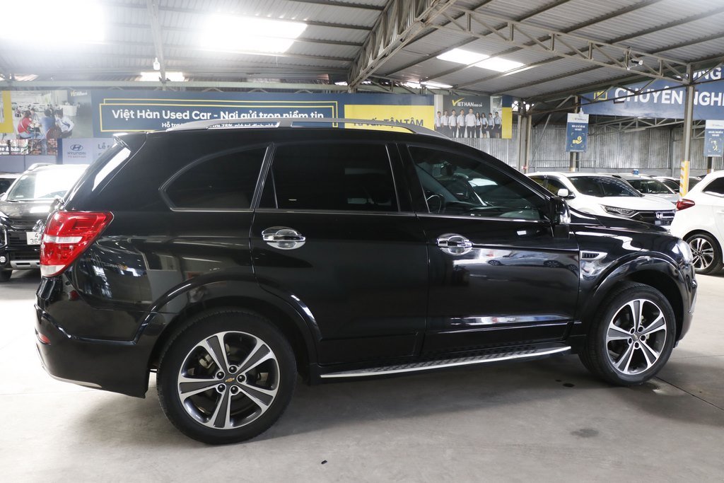 Chevrolet Captiva 2018 - Màu đen, giá 576tr