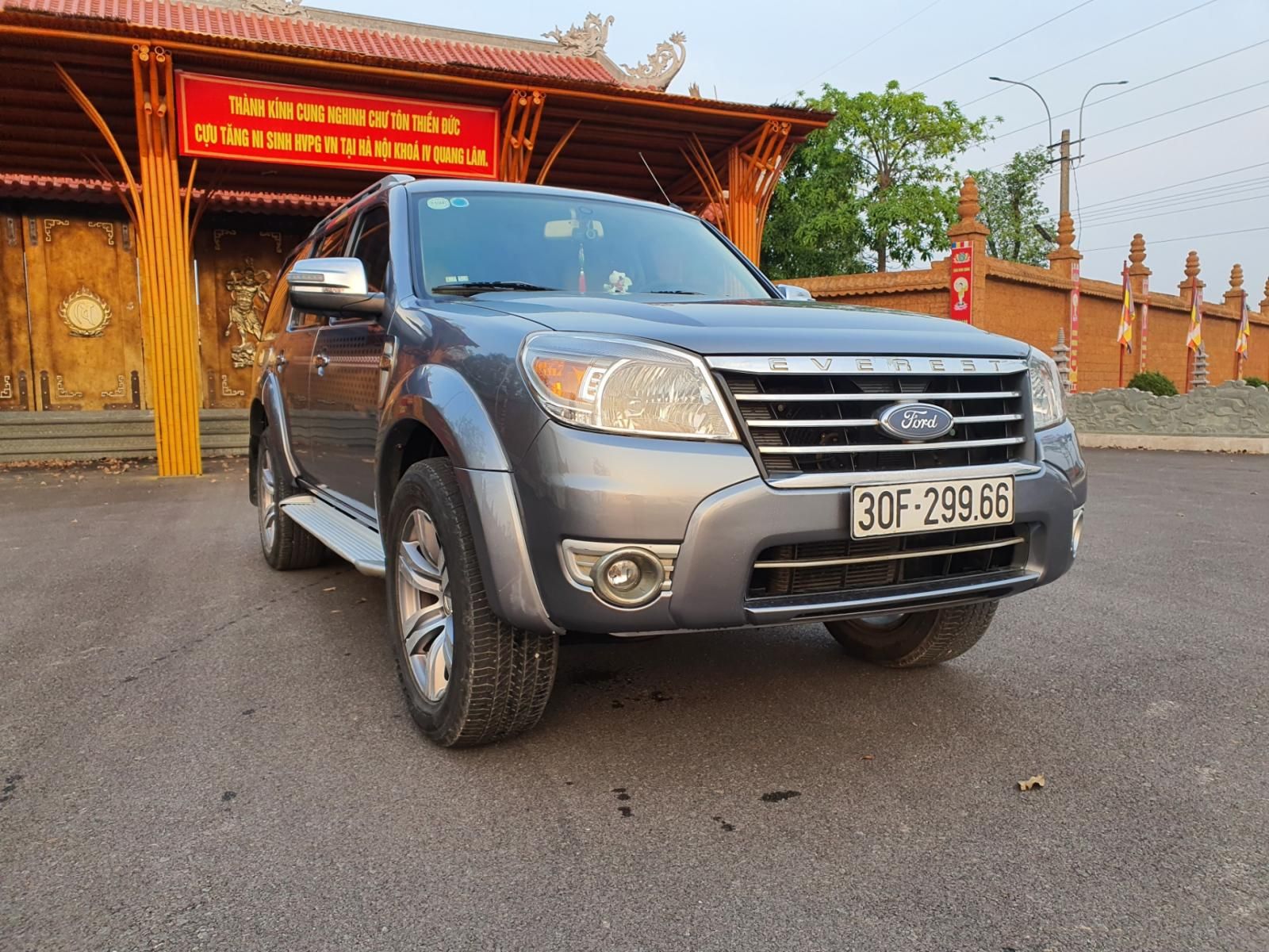 Ford Everest 2010 - 2 cầu, nilon vẫn còn rất nhiều