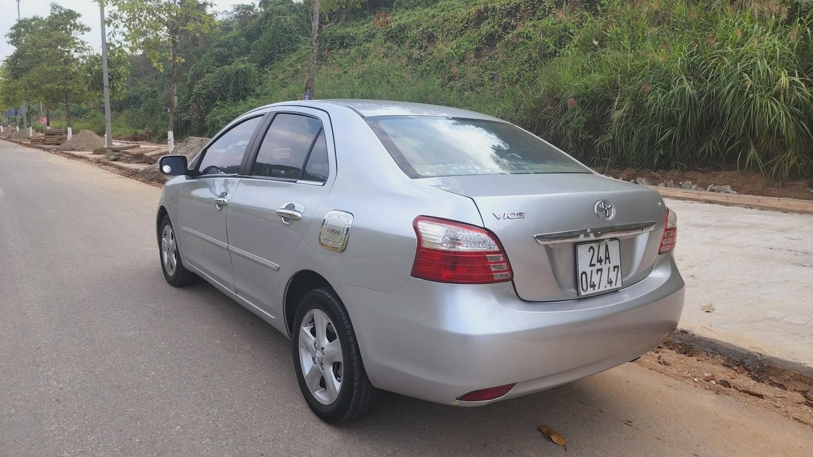 Toyota Vios 2009 - Màu bạc xe gia đình