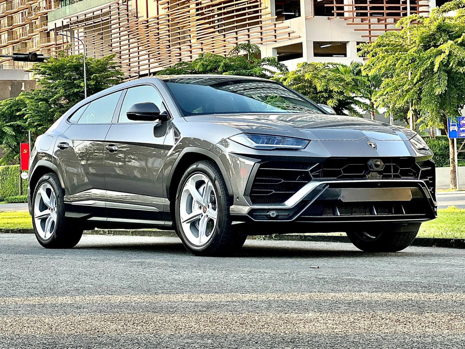 Lamborghini Urus 2022 - New 100% có sẵn giao ngay tại Việt Nam