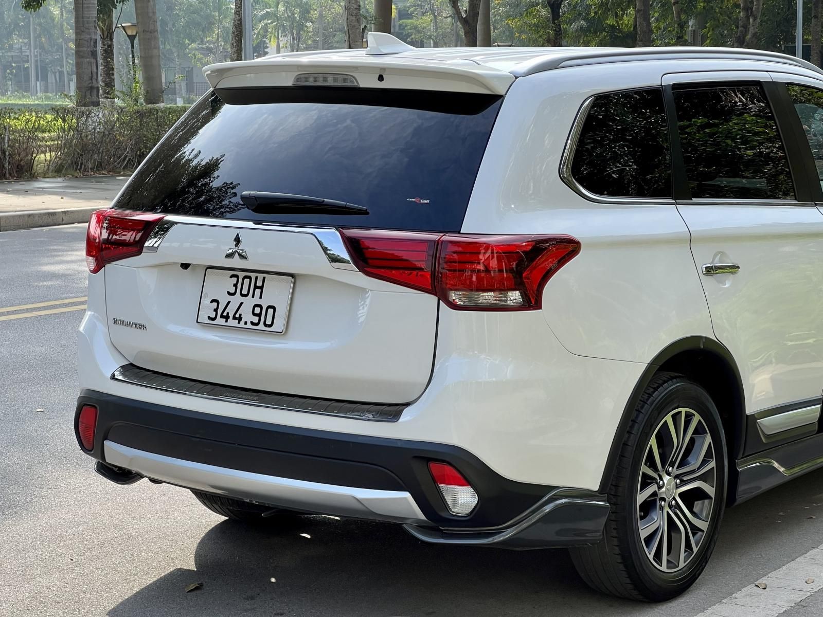 Mitsubishi Outlander 2019 - Cần bán lại xe năm sản xuất 2019