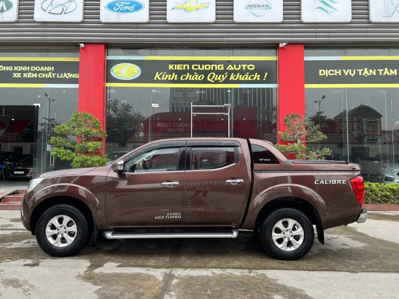 Nissan Navara 2016 - Số tự động 1 cầu, lên full đồ chơi, lốp theo xe cả dàn, sơ cua chưa hạ