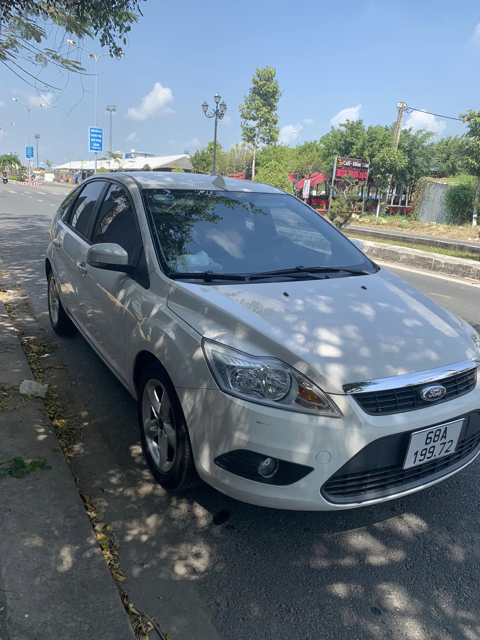 Ford Focus 2011 - Màu trắng, nhập khẩu