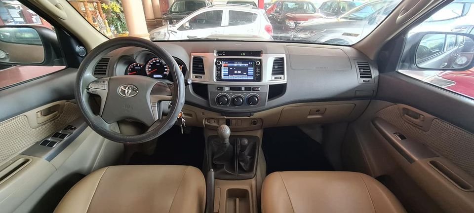 Toyota Hilux 2012 - Màu bạc, nhập khẩu