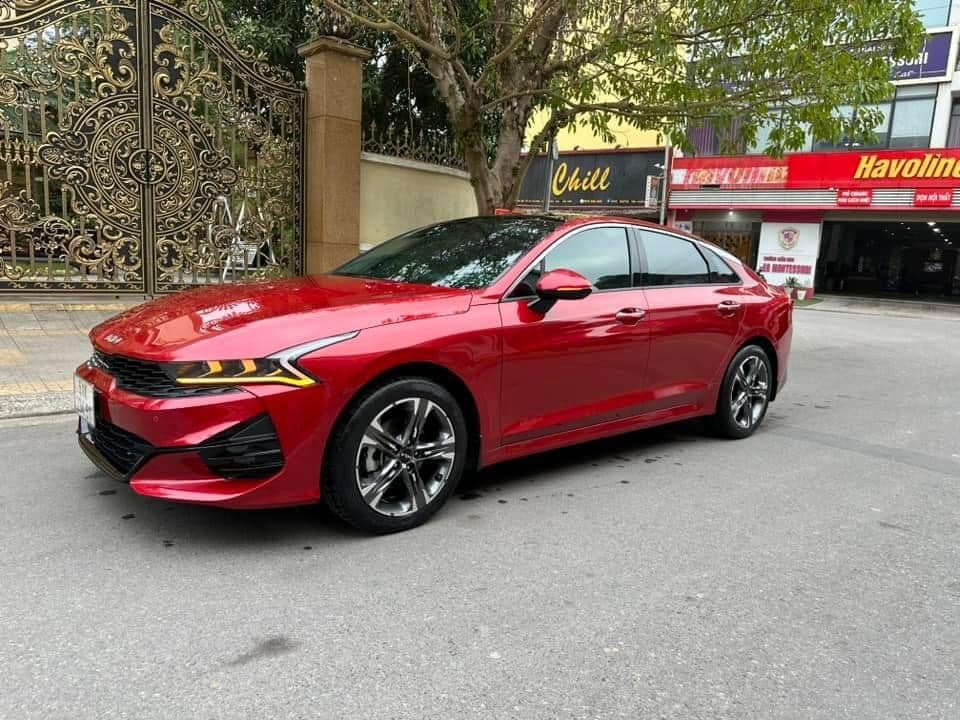 Kia K5 2022 - Xe màu đỏ, 980tr