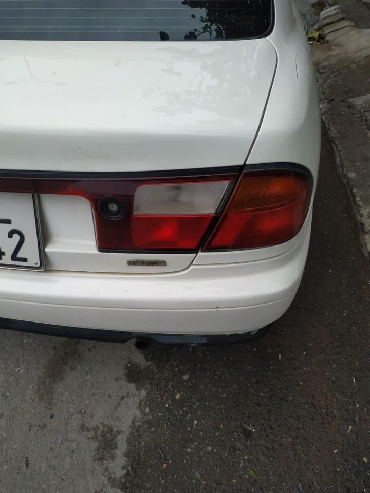 Mazda 323 1998 - Xe màu trắng giá cạnh tranh