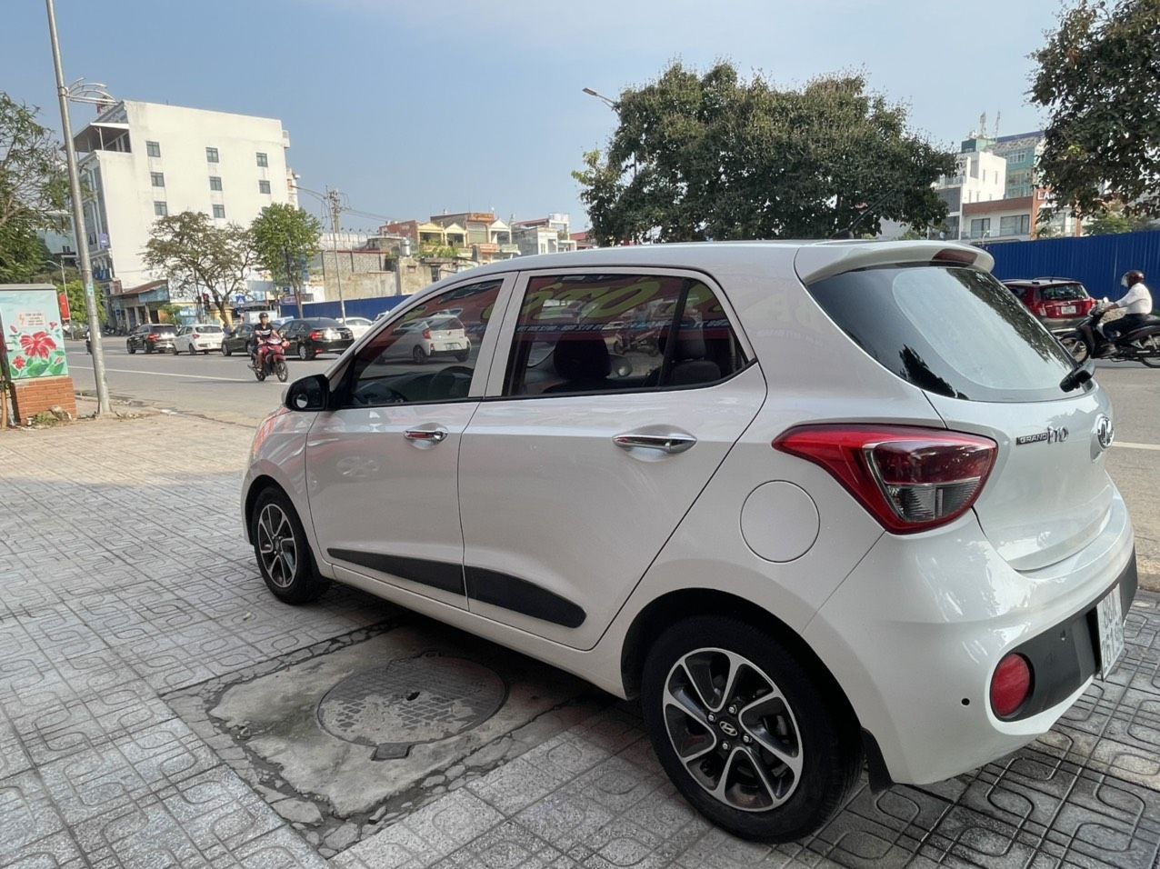 Hyundai Grand i10 2019 - Màu trắng, số tự động