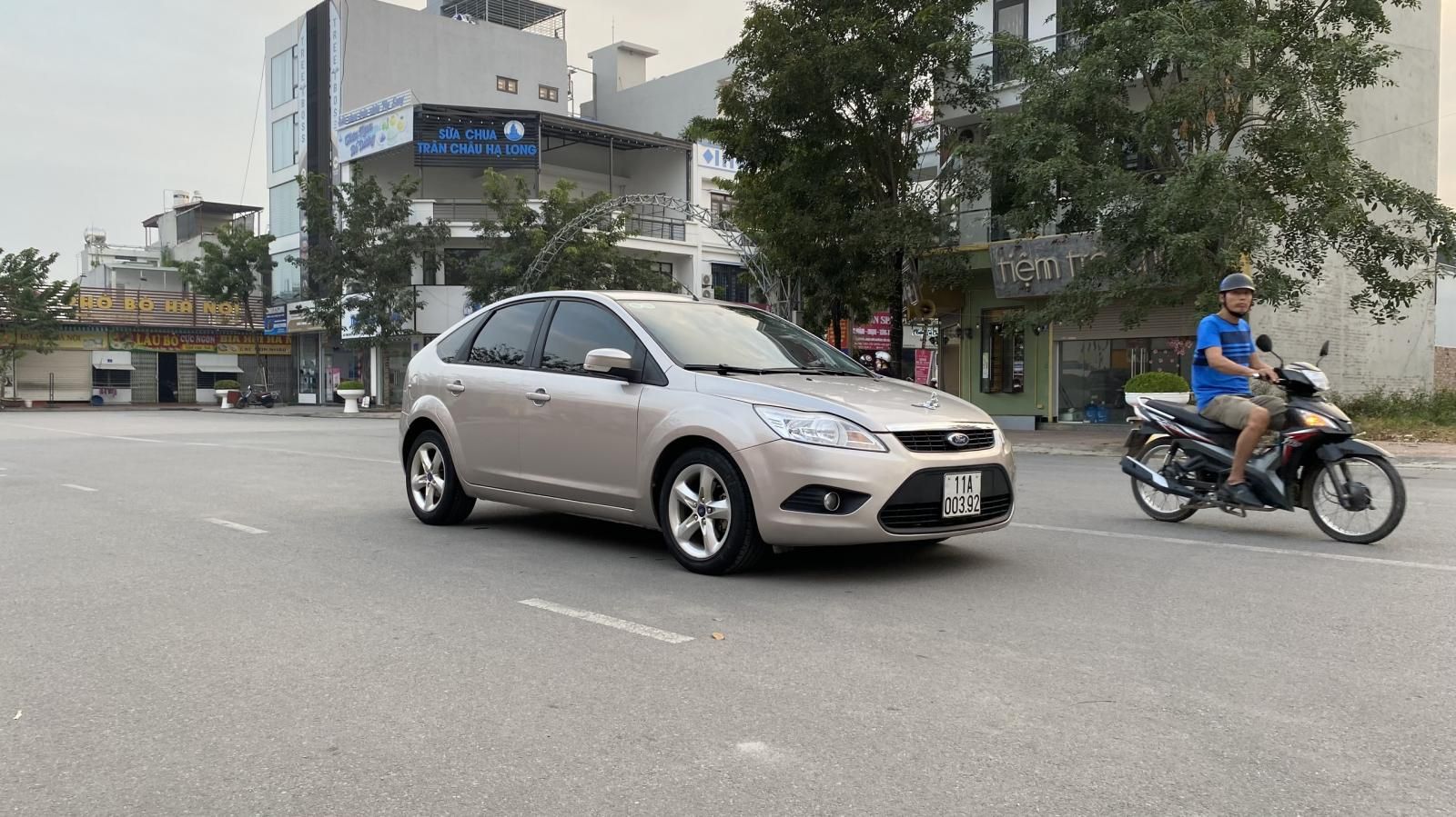 Ford Focus 2012 - Full tiện ích giải trí, công chức sử dụng