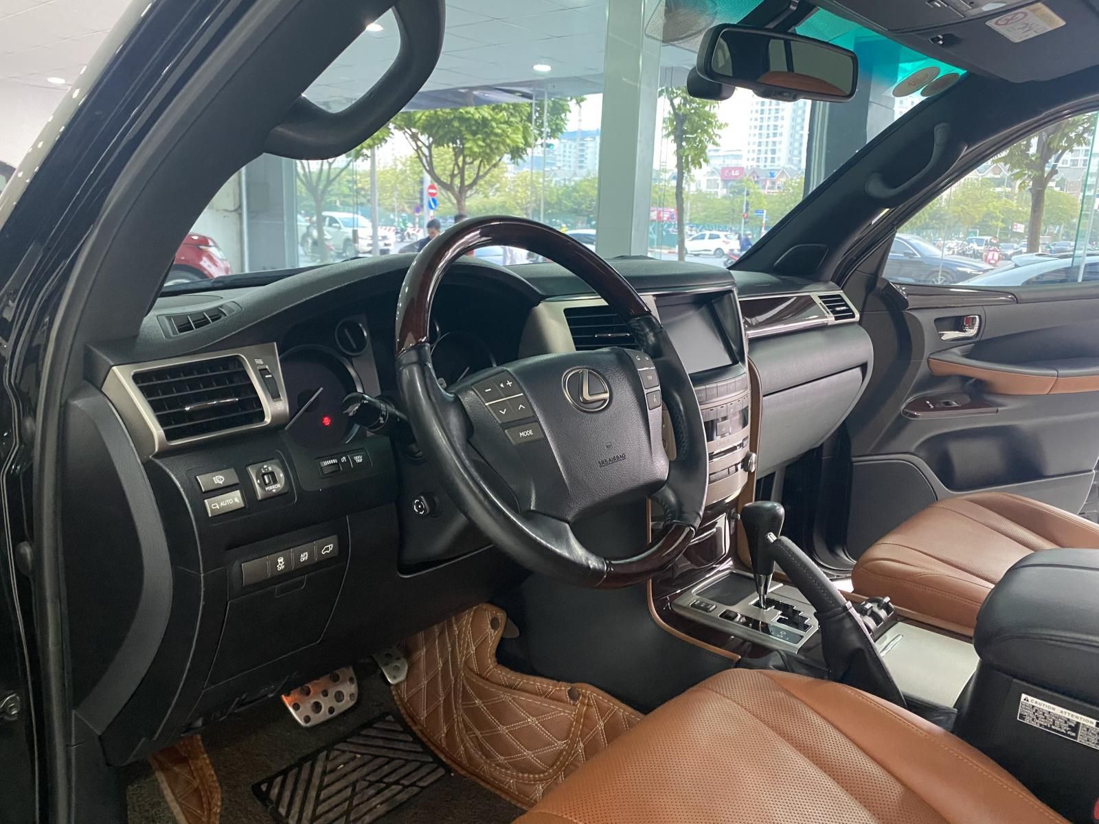 Lexus LX 570 2014 - Xe màu đen