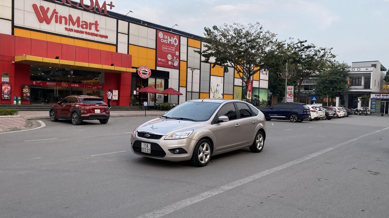 Ford Focus 2012 - Full tiện ích giải trí, công chức sử dụng