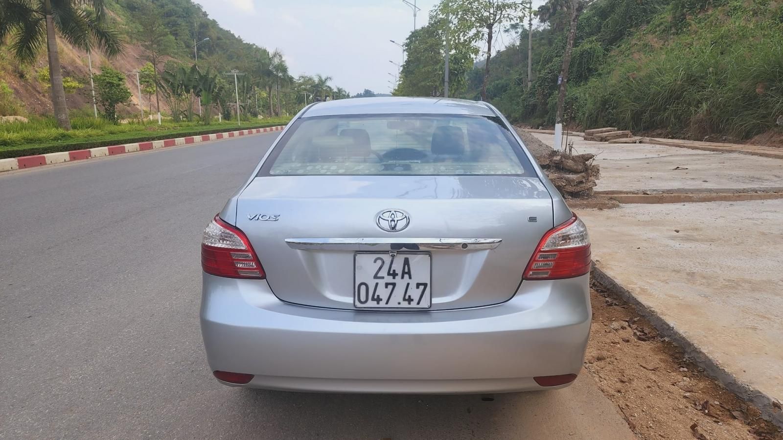 Toyota Vios 2009 - Màu bạc xe gia đình