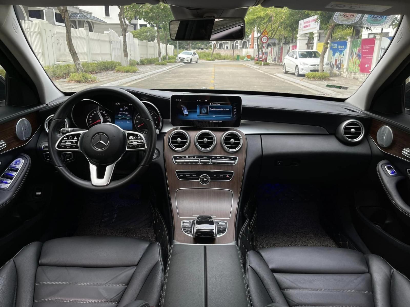 Mercedes-Benz C200 2019 - Màu đen