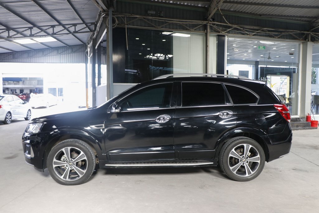 Chevrolet Captiva 2018 - Màu đen, giá 576tr