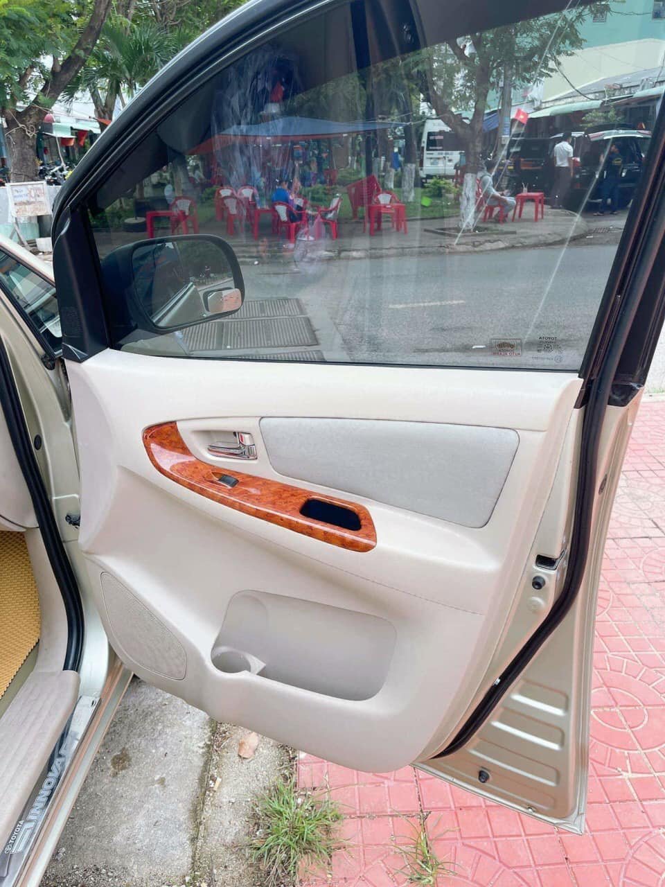 Toyota Innova 2007 - Màu vàng xe gia đình