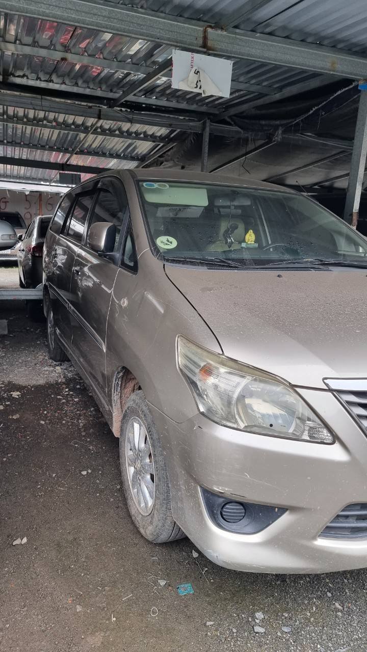 Toyota Innova 2014 - Màu nâu vàng, giá 350tr