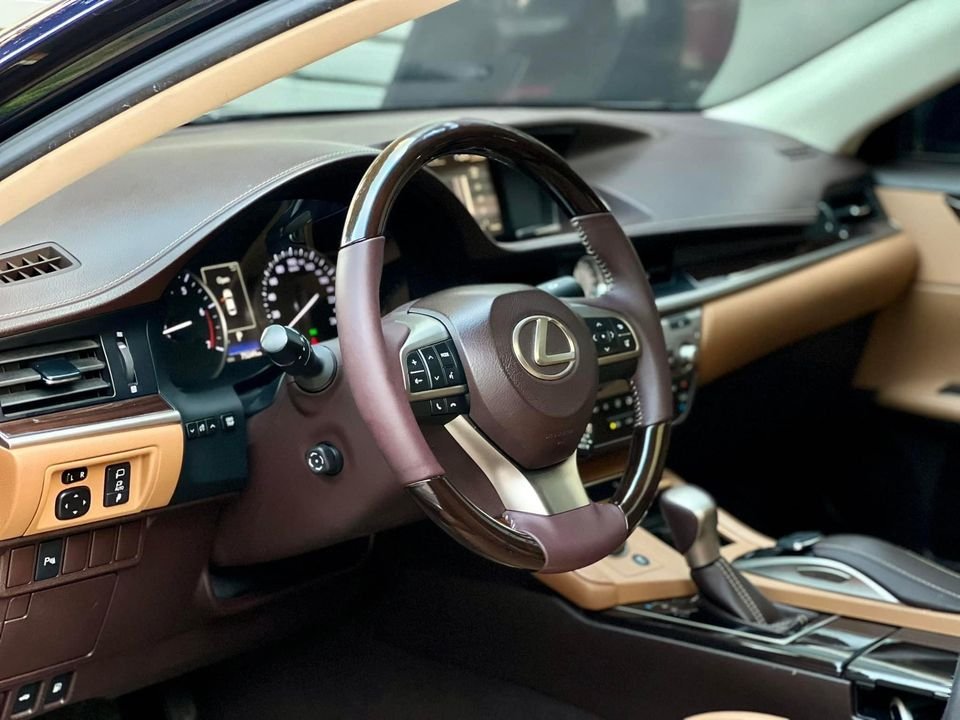 Lexus ES 250 2016 - Màu đen, xe nhập