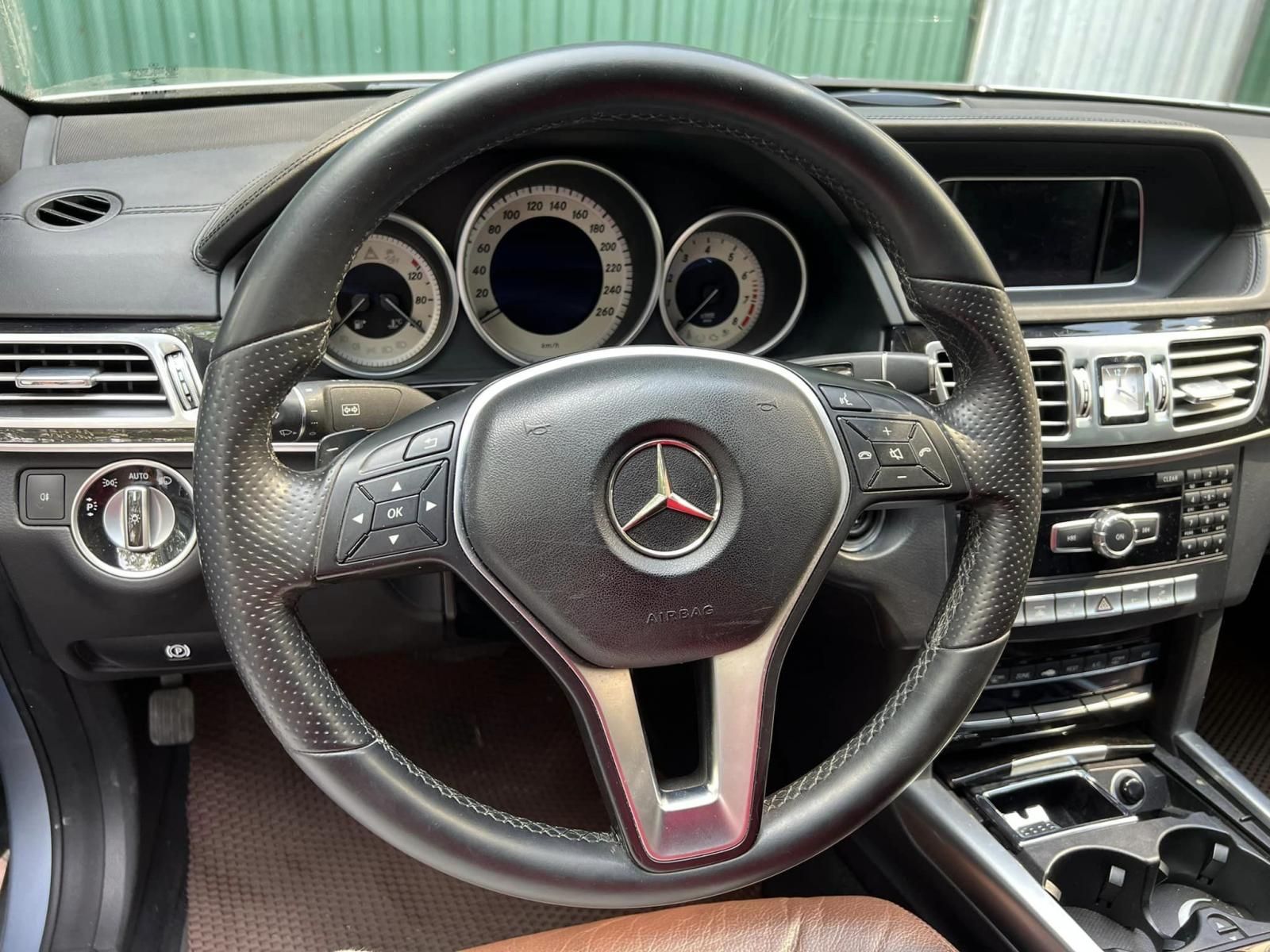 Mercedes-Benz E250 2014 - Màu bạc, xe nhập, 799 triệu