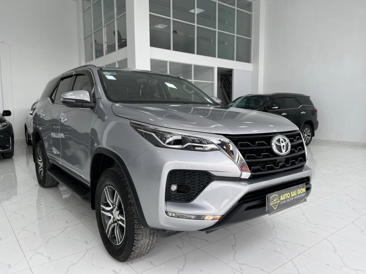 Toyota Fortuner 2020 - Màu bạc số tự động