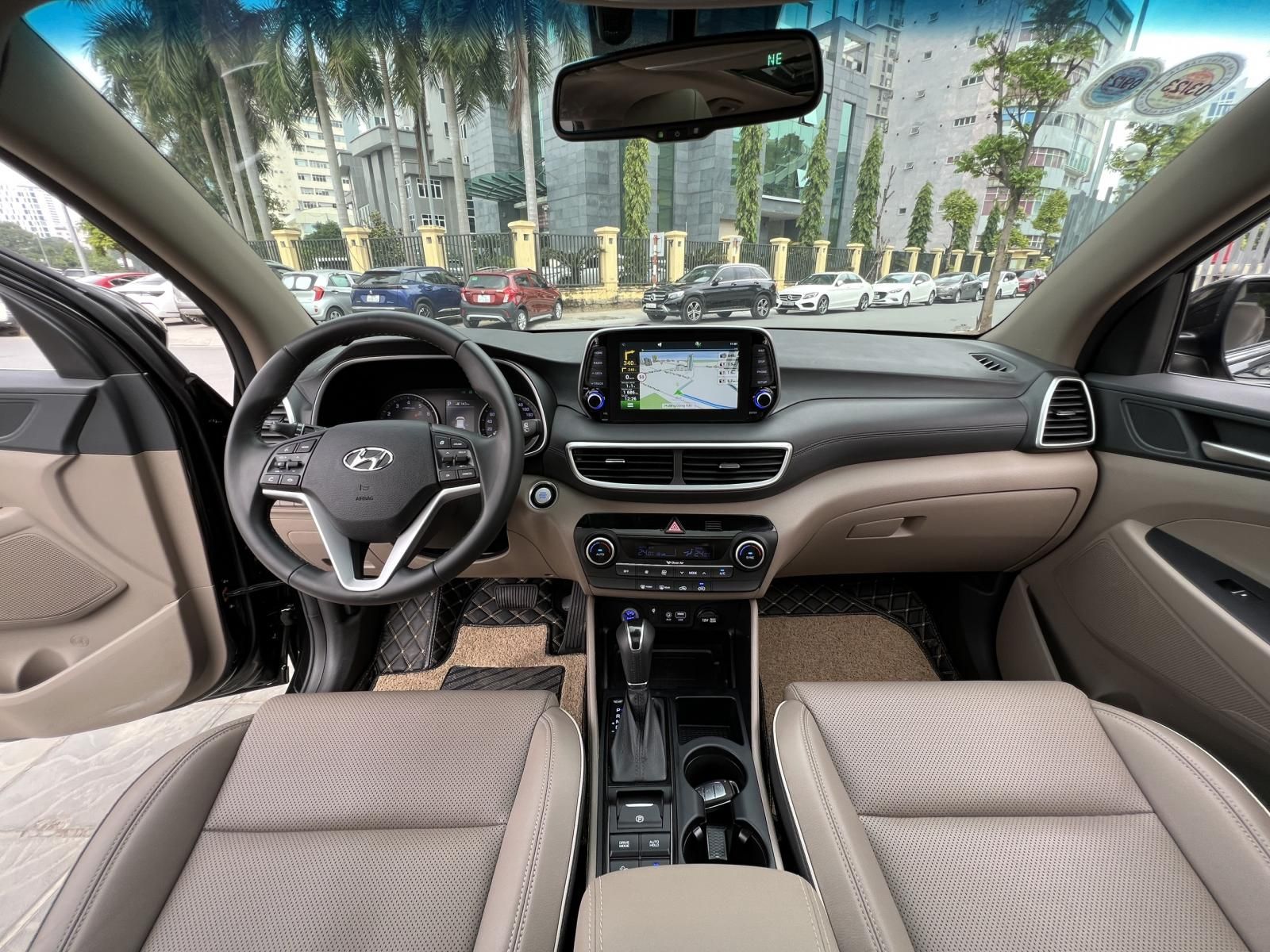 Hyundai Tucson 2020 - Màu đen, nội thất kem