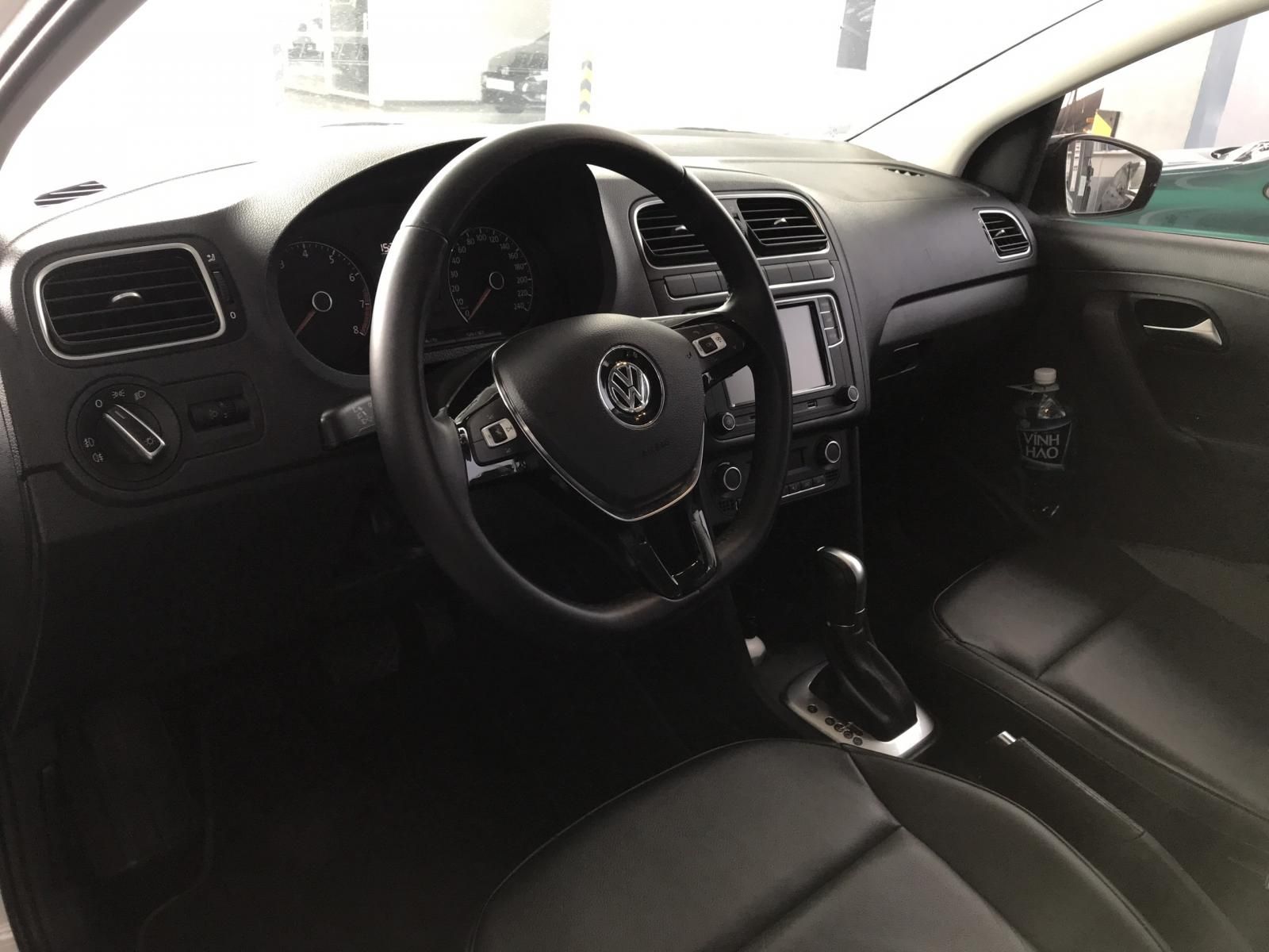 Volkswagen Polo 2019 - Đăng ký 2019 trùm mền, siêu lướt, xe nhà đi bao ngon, BSTP
