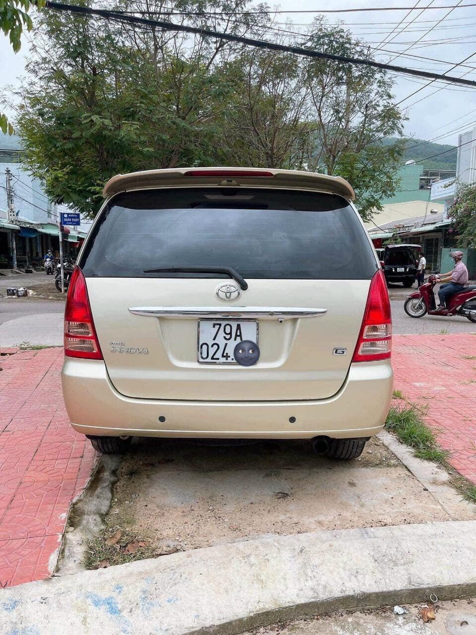 Toyota Innova 2007 - Màu vàng xe gia đình