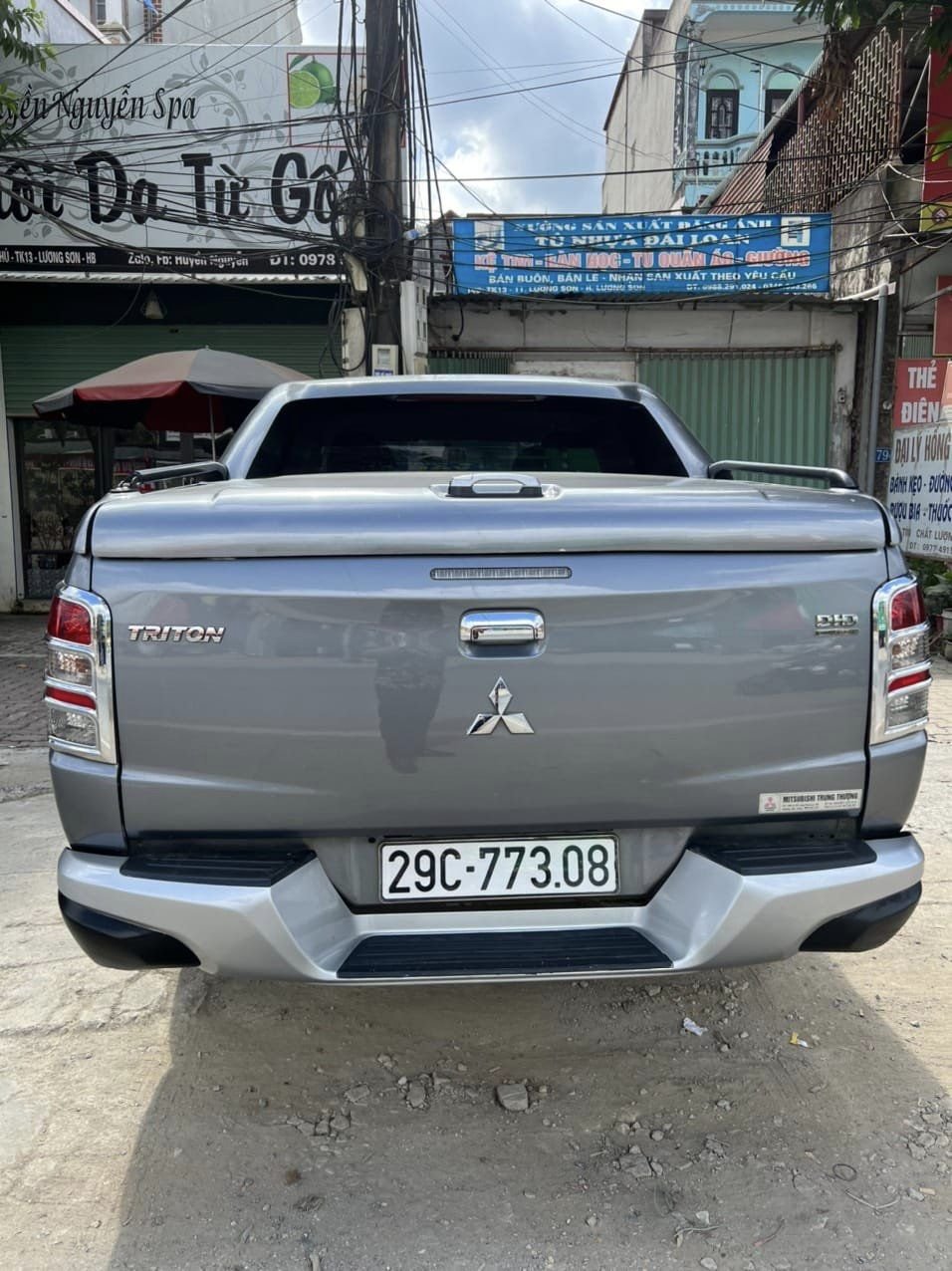 Mitsubishi Triton 2017 - Màu xám, giá cực tốt