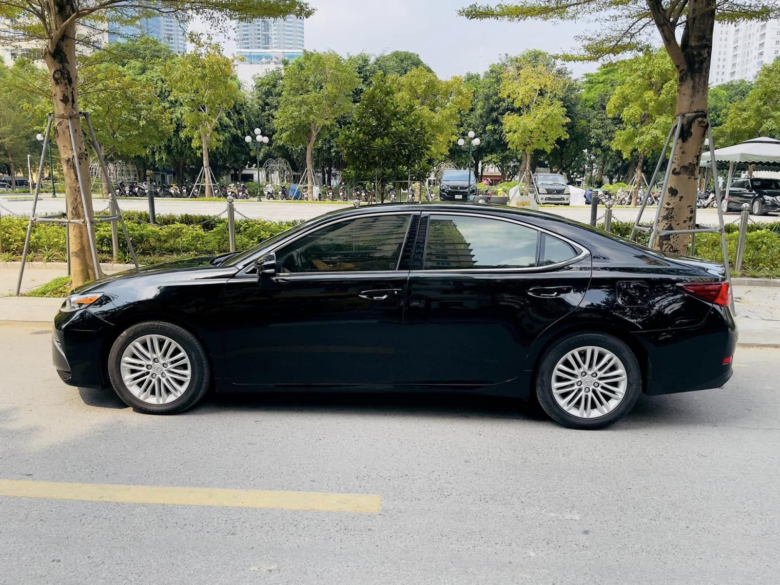 Lexus ES 250 2017 - Màu đen, nhập khẩu nguyên chiếc