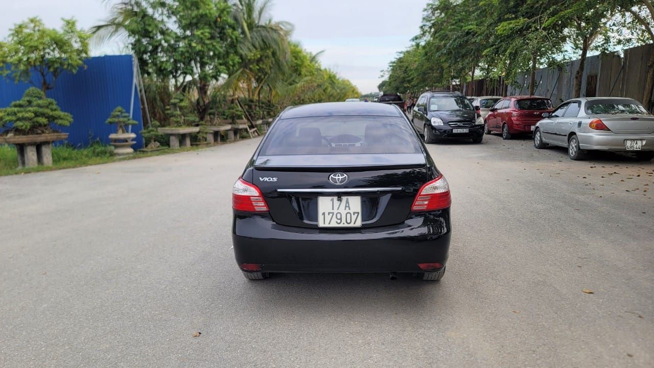 Toyota Vios 2011 - Màu đen số sàn, giá chỉ 229 triệu