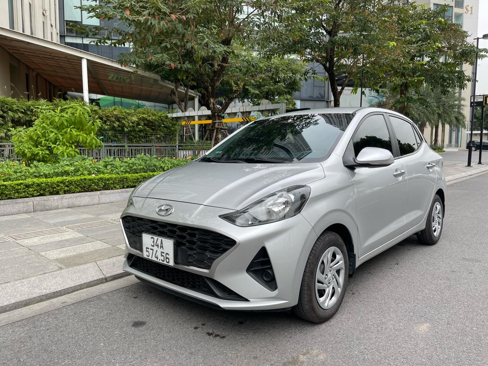 Hyundai Grand i10 2021 - Cần bán lại xe đăng ký 2021 chính chủ giá 395tr