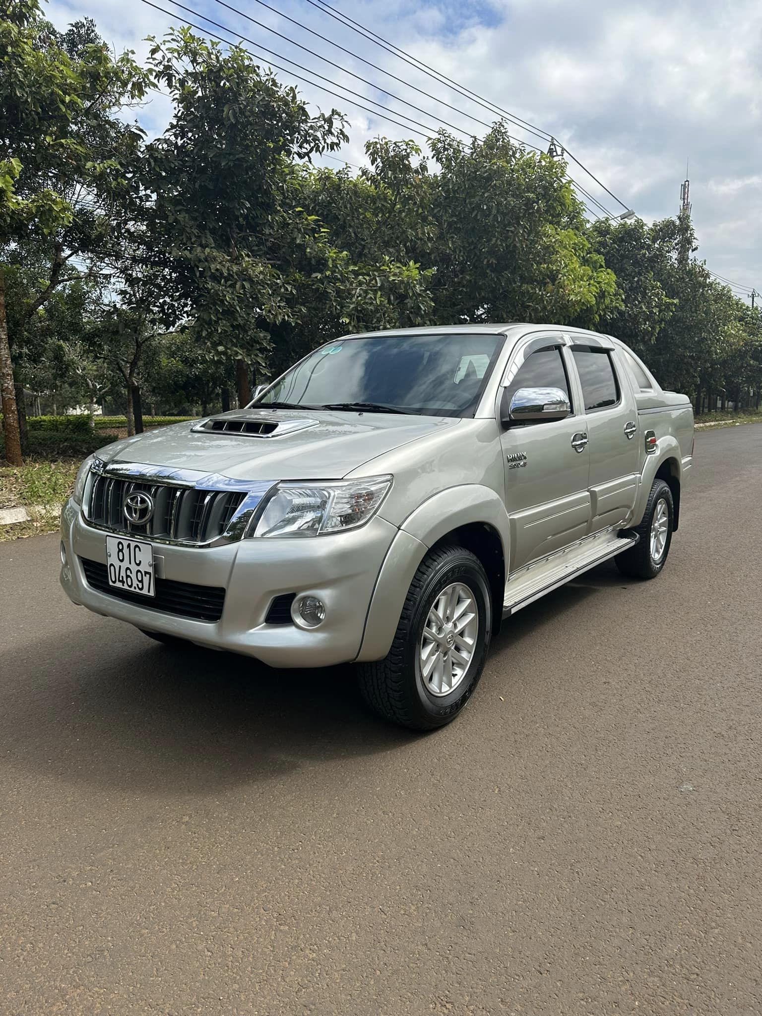 Toyota Hilux 2012 - Màu bạc, nhập khẩu