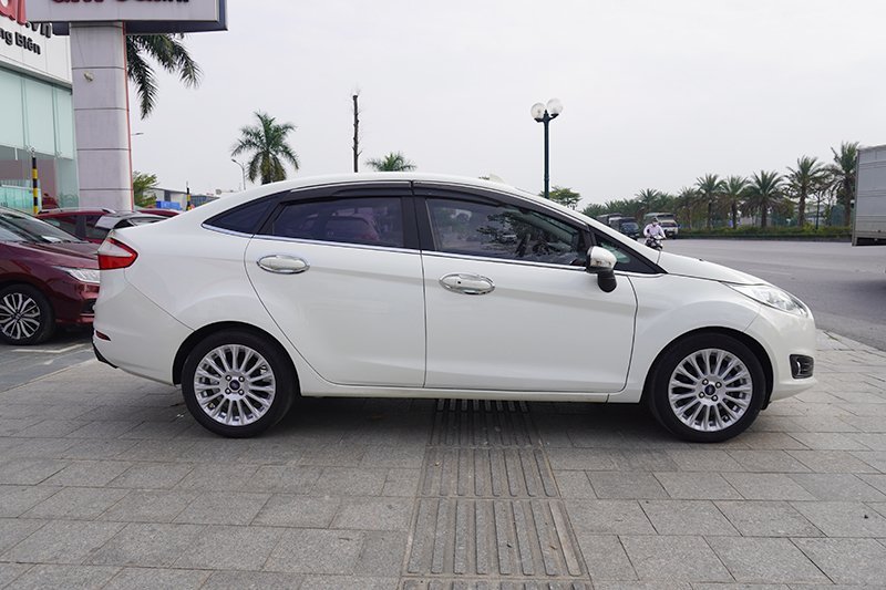 Ford Fiesta 2018 - Xe màu trắng giá hữu nghị