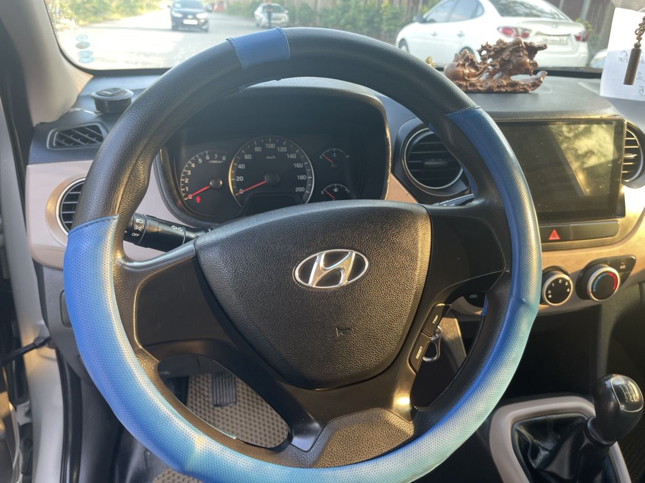 Hyundai Premio 2015 - Bản đủ xe gia đình - Giá hạt dẻ múc luôn