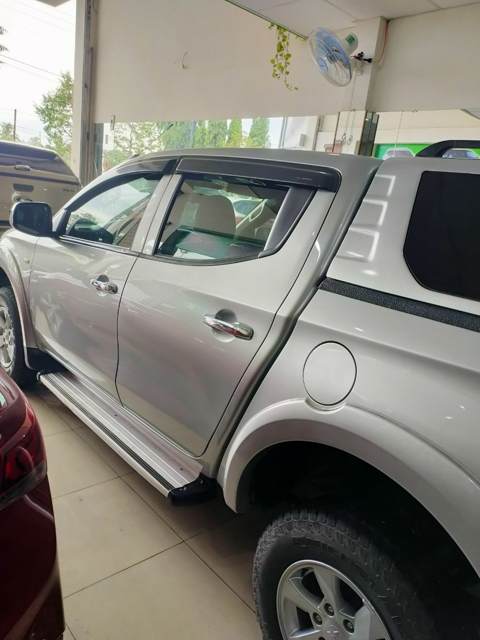 Mitsubishi Triton 2016 - Màu bạc giá cạnh tranh