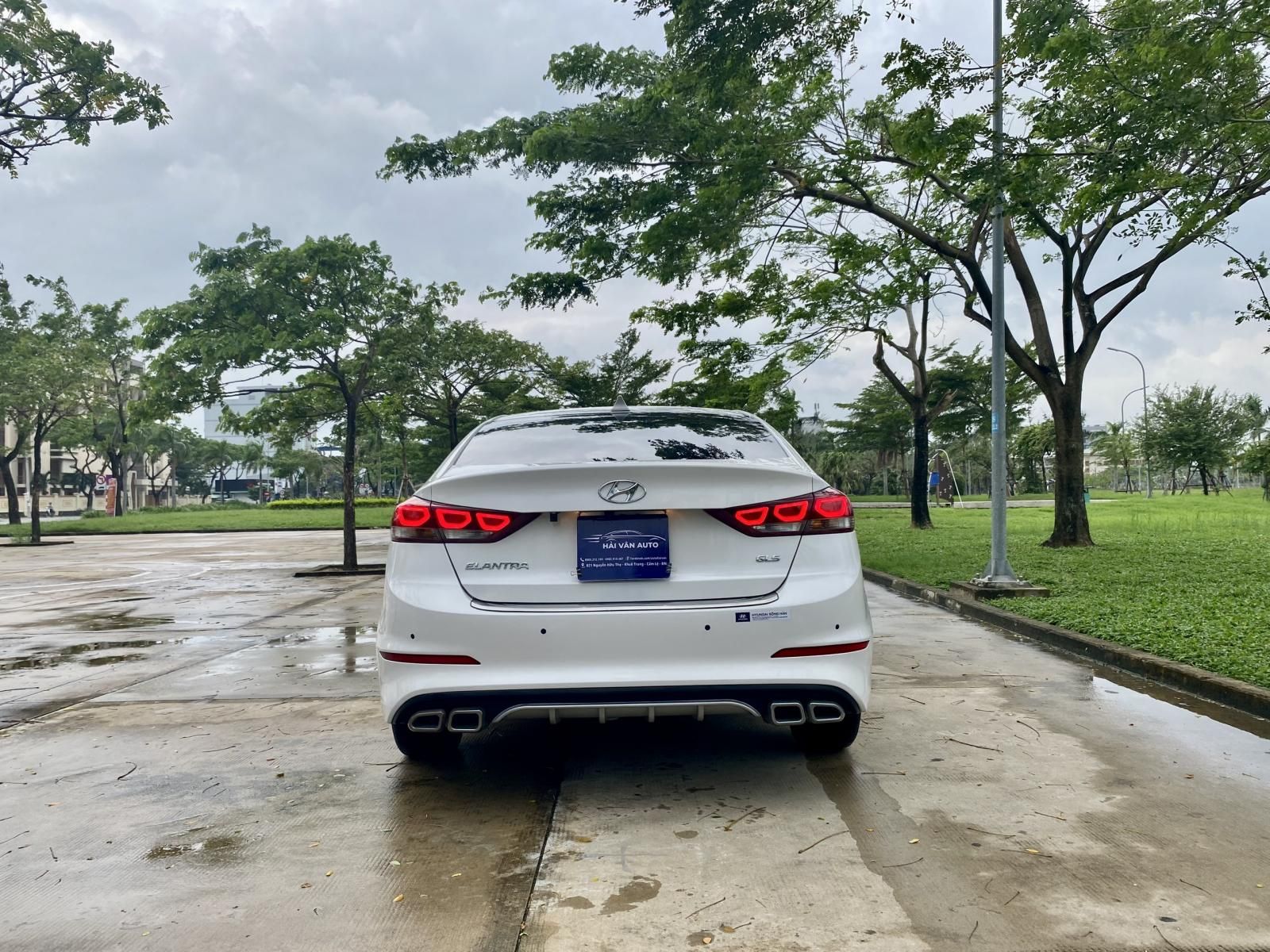 Hyundai Elantra 2018 - 1.6AT xe màu trắng, 529 triệu