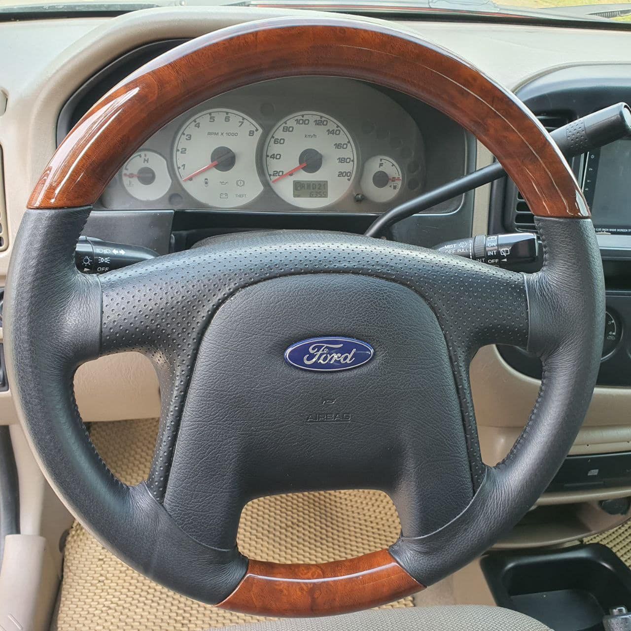 Ford Escape 2002 - Ford Escape 2002 số tự động