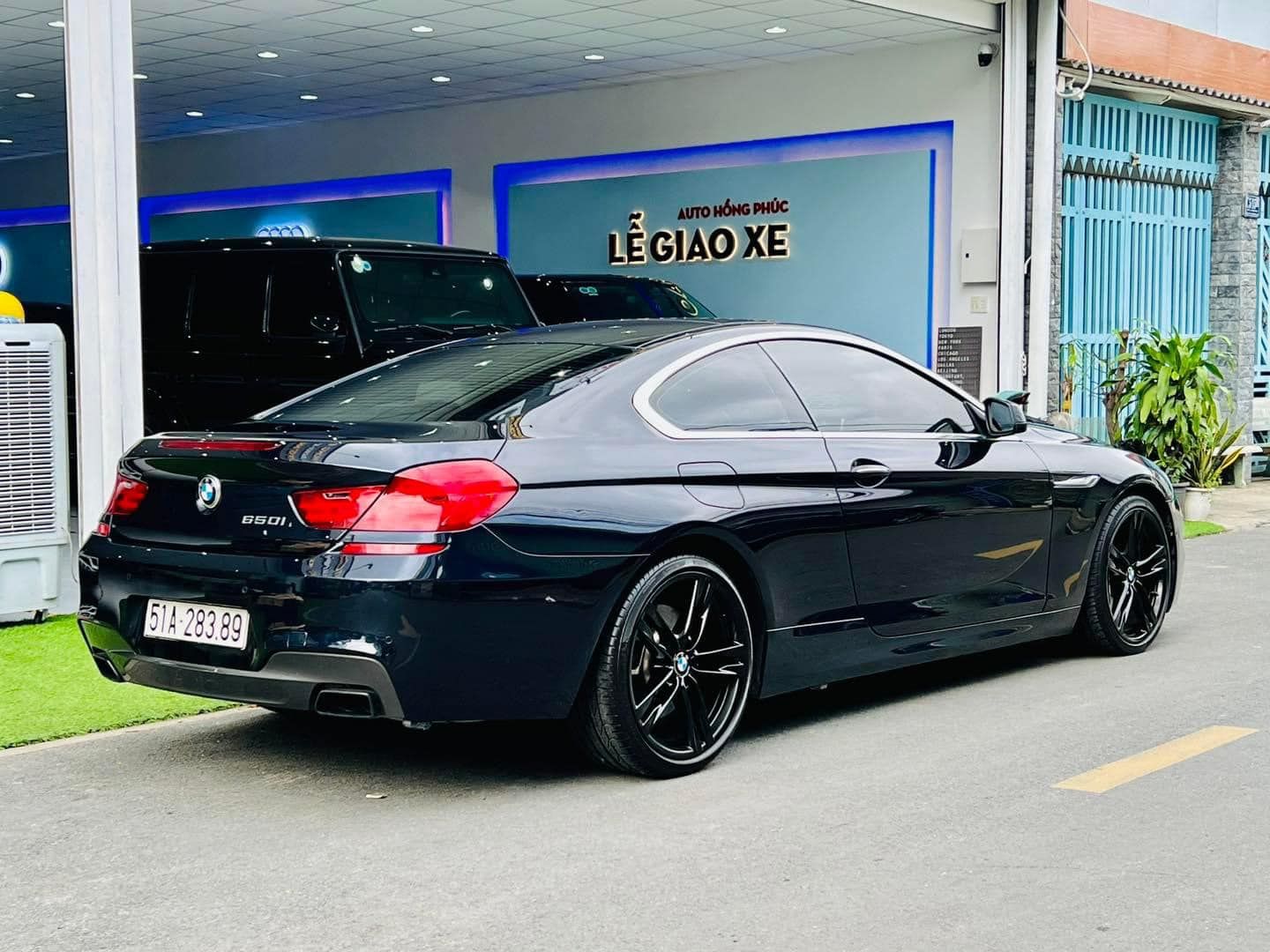 BMW 650i 2011 - Màu xanh nội thất trắng