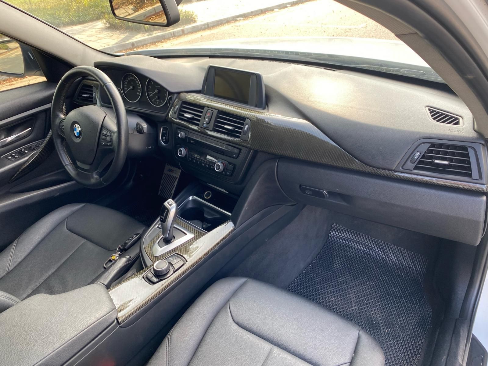 BMW 320i 2013 - Xe gia đình giá chỉ 590tr