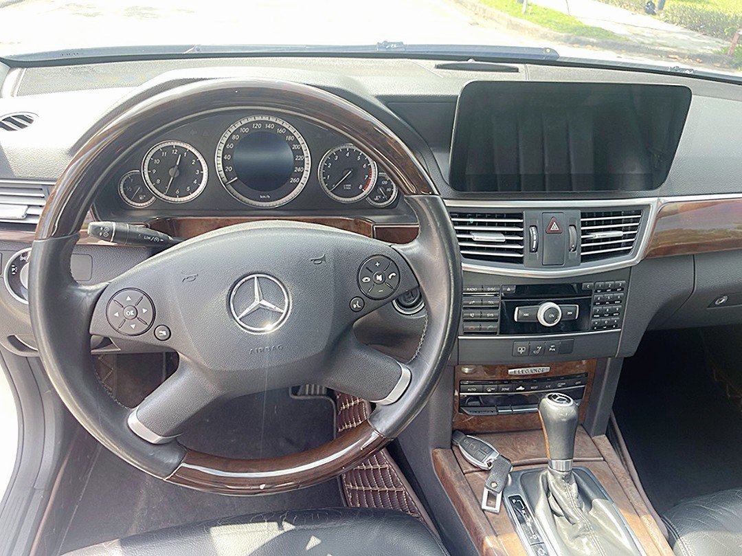 Mercedes-Benz E180 2011 - Giá tốt 550tr