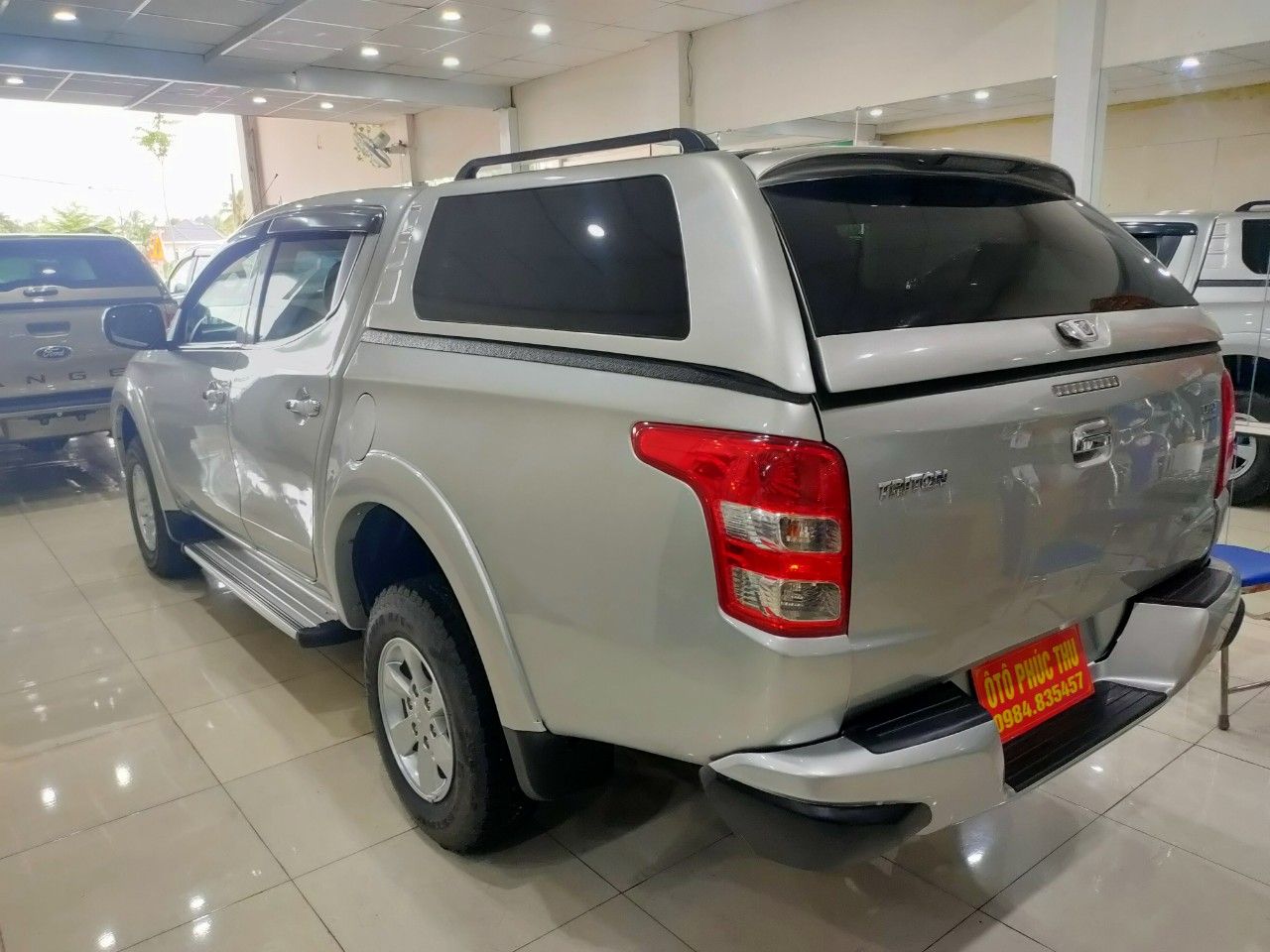 Mitsubishi Triton 2016 - Màu bạc giá cạnh tranh