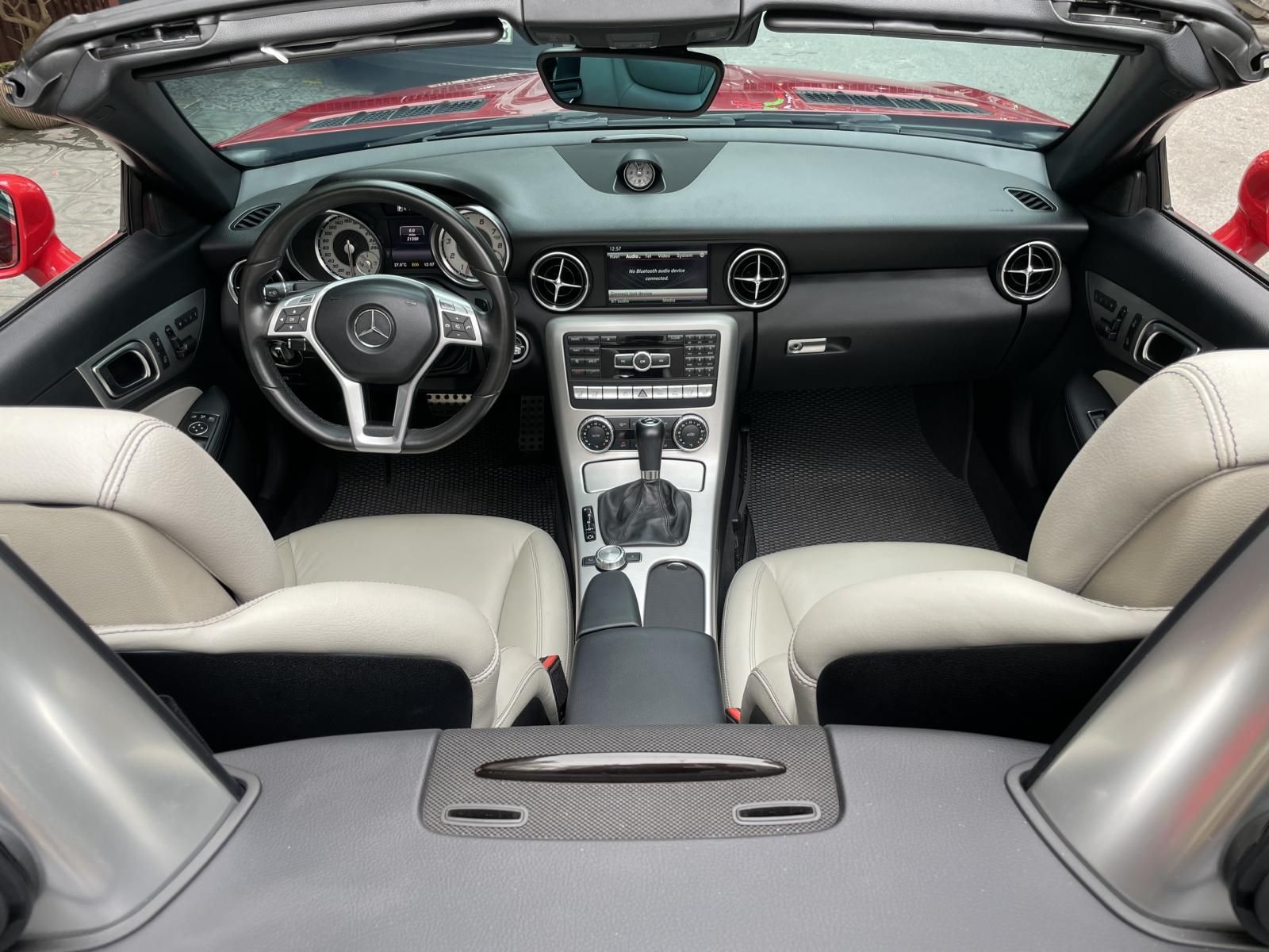 Mercedes-Benz SLK 350 2014 - Màu đỏ, tên tư nhân