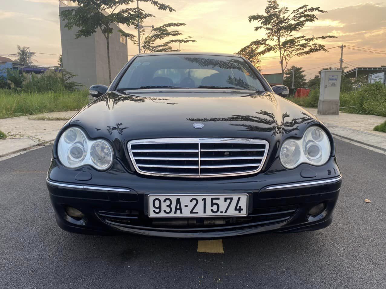 Mercedes-Benz C 240 2004 - Màu đen, xe nhập