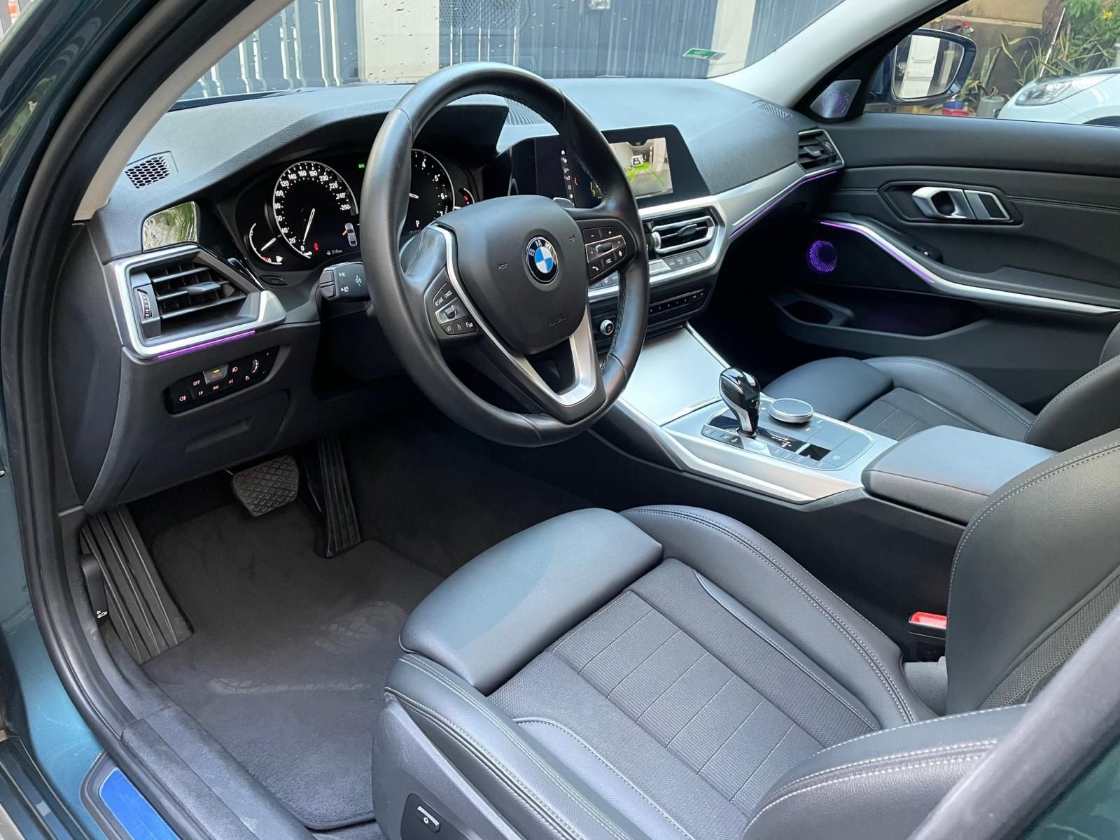 BMW 320i 2019 - Xe lướt 23.000km, bao check hãng