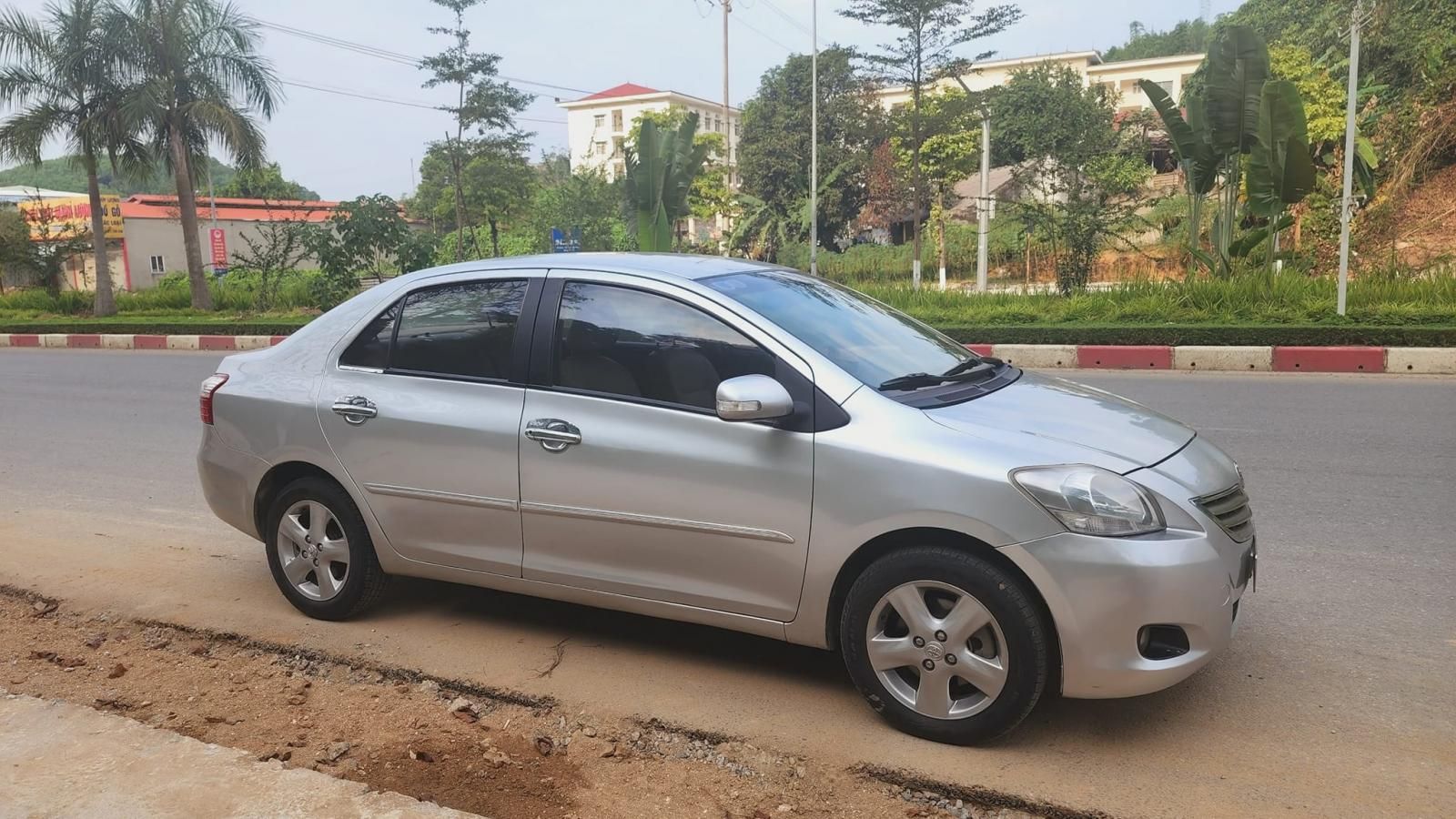 Toyota Vios 2009 - Màu bạc xe gia đình