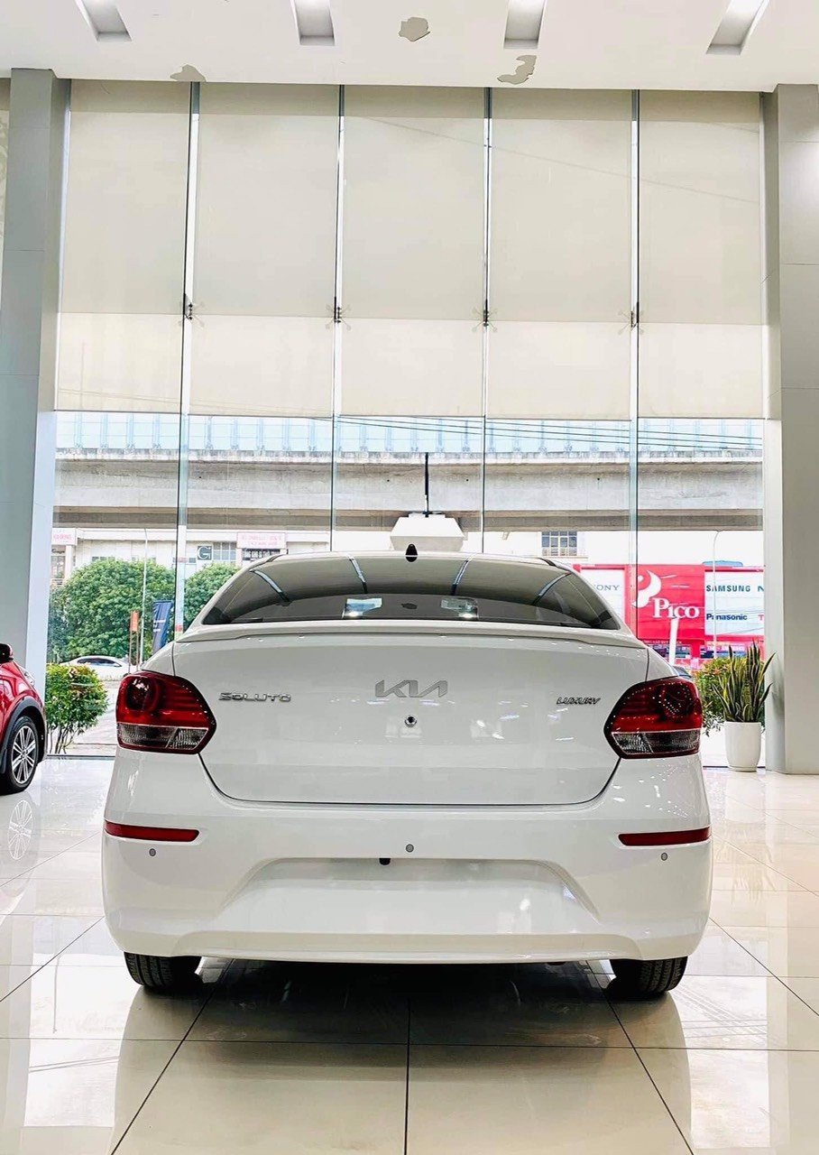 Kia Soluto 2022 - Màu trắng xe sẵn giao ngay