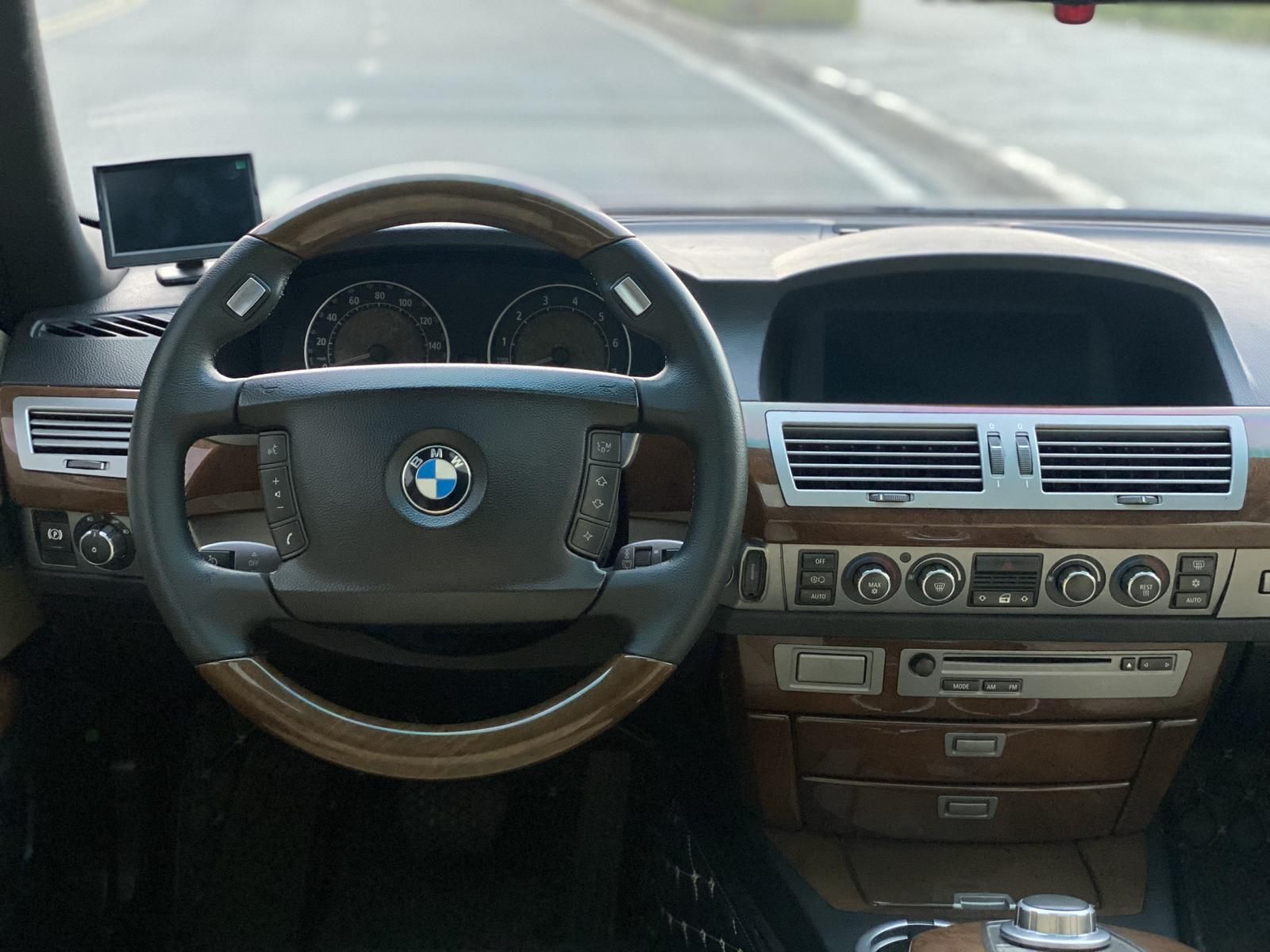 BMW 750Li 2005 - Tên tư nhân biển thành phố đã Up form 2010